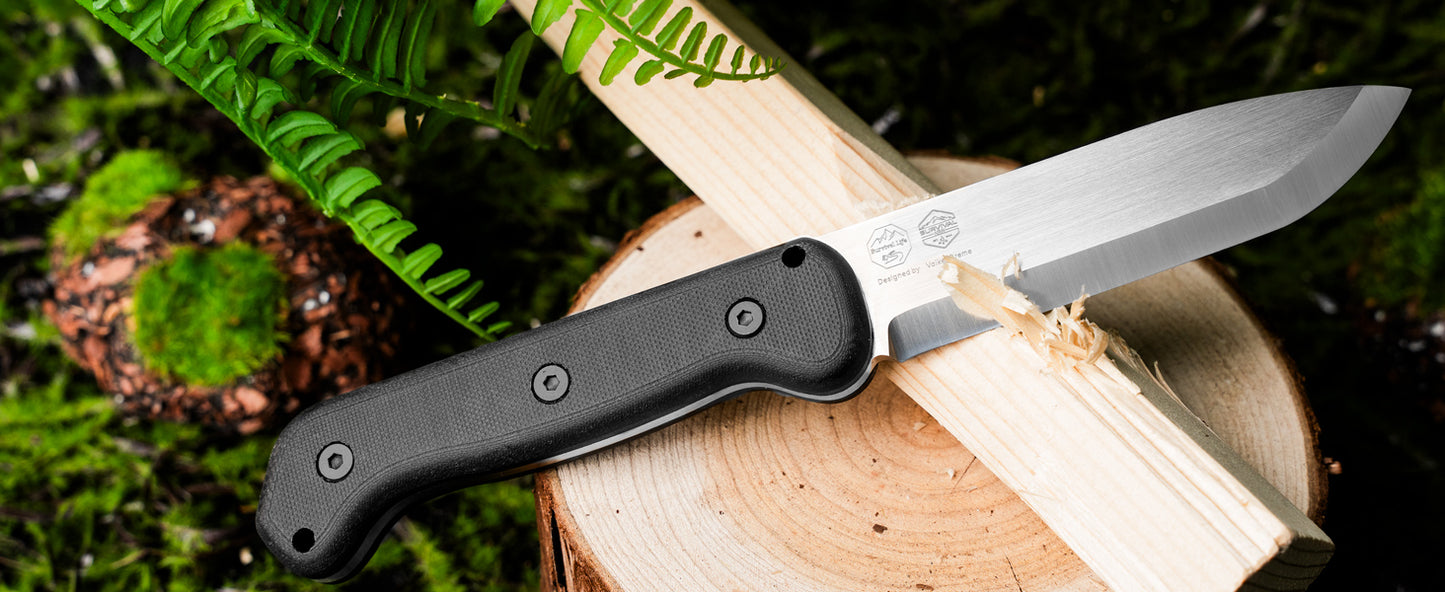 NedFoss BERGLÖWE Outdoor Messer, D2 Stahl Survival Puukko mit Skandi Schliff, 11cm Full Tang Survival Messer mit Feuerstahl, Scharfe Jagdmesser, Perfektes Bushcraft Messer, Designed in Germany