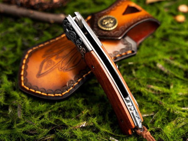 LOTHAR RHAEGAL Damast Klappmesser, Hochwertig Taschenmesser Outdoor aus 67 Lagen VG10 Damaststahl, Premium Damast Taschenmesser mit Holzgriff für Jagd, Ideal als Sammlung & Geschenk (Rosenholz)