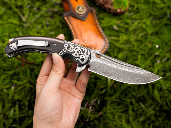 LOTHAR RHAEGAL Damast Klappmesser, Hochwertig Taschenmesser Outdoor aus 67 Lagen VG10 Damaststahl, Premium Damast Taschenmesser mit Holzgriff für Jagd, Ideal als Sammlung & Geschenk (Rosenholz)