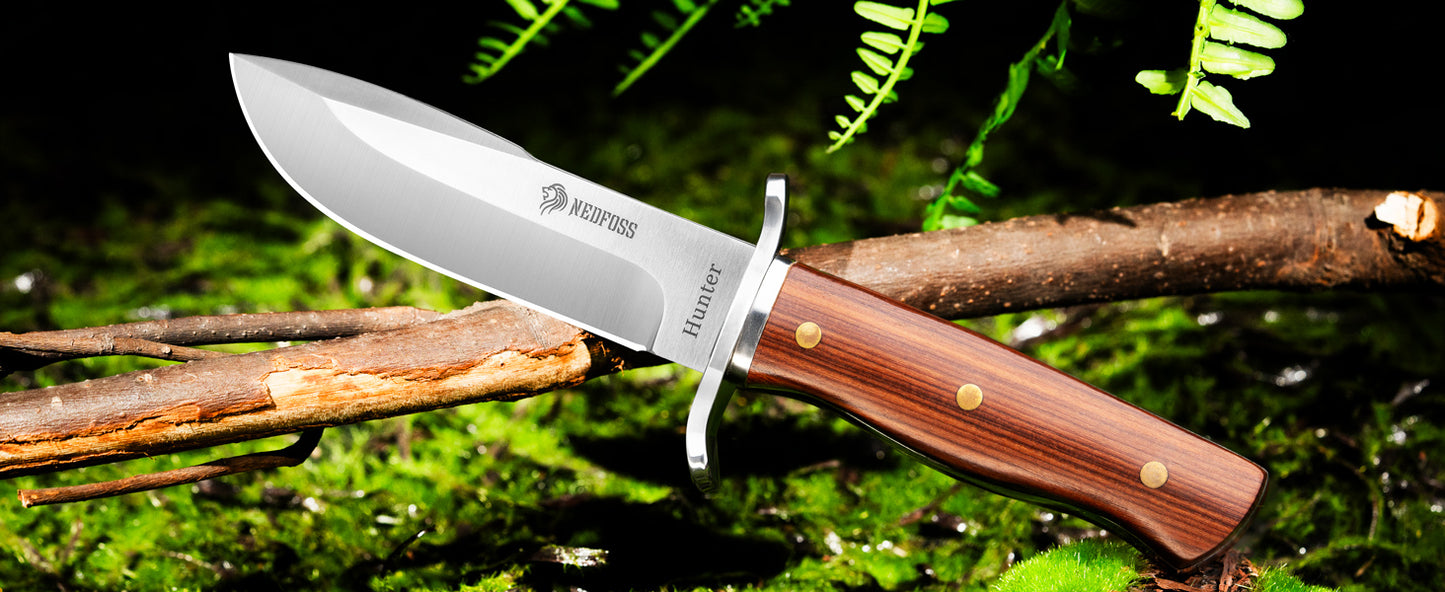 NedFoss HUNTER Jagdmesser, 11cm Bowiemesser aus D2 und Rotholzgriff mit Exquisite Ledertasche, Survival Messer für Outdoor, Extra scharf (Braun)